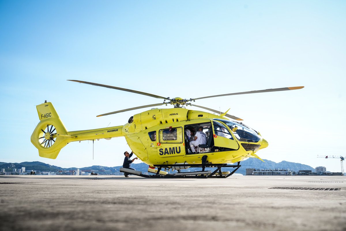 ActuSamu's tweet photo. [ ActuSAMU - Immersion ] : ➡️ Immersion #SAMU13, Acte 1 :

🩺 Ce #SAMU à vocation régionale dispose de professionnels de santé diversifiés, qualifiés au service de NOTRE santé ! 

📸 Baptiste, photographe #ActuSAMU 

@FouziaHeireche @yannbubien @aphm_actu https://t.co/PknnkZvtRO