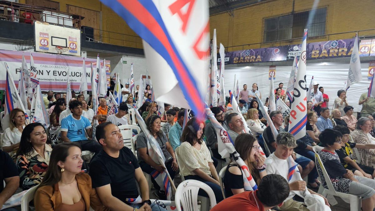 En el Club Zorrilla de Artigas en el multitudinario lanzamiento de nuestra lista 44 de Un Solo País que lleva como candidato a Diputado a <a href="/WilfredoCorrea_/">Wilfredo Correa</a> encontramos un entusiasmo que nos conmueve.
Viva el <a href="/MSArtiguista/">Movimiento Social Artiguista</a> !!!
Viva <a href="/Cabildo_UY/">Partido Cabildo Abierto</a> !!!