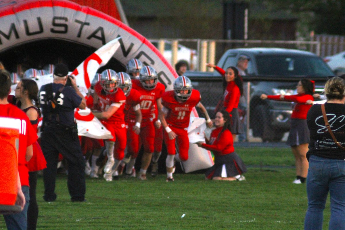 Connor009911492's tweet photo. Forgot to post this from 2 Fridays ago.  Lost but had 5 tackles, 1 pass break up and 2 receptions for 20 yards
#11, # red jerseys https://t.co/75bpOTRpRK