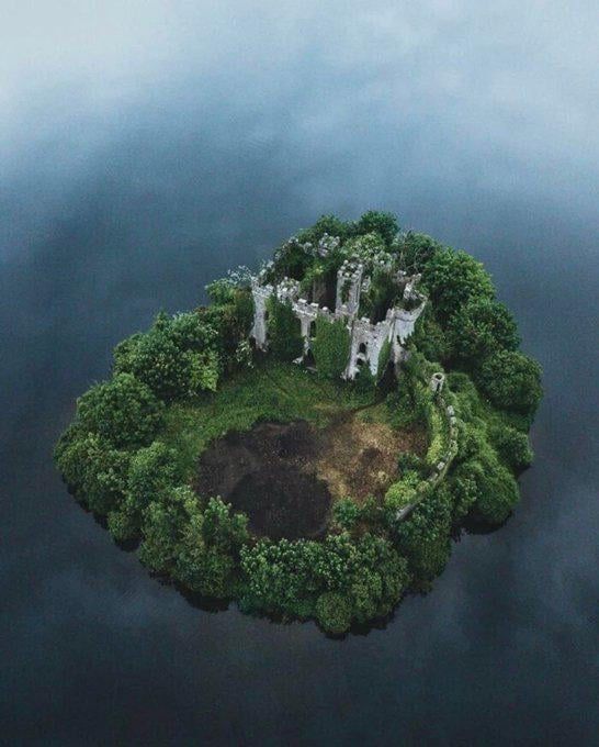zaibatsu's tweet photo. This abandoned castle on an island in the middle of Lough Key, Ireland, looks like something straight out of a fairytale 😍🏰 Who else would love to explore this hidden gem? #Ireland #CastleGoals #Wanderlust https://t.co/iekCMKL1qN