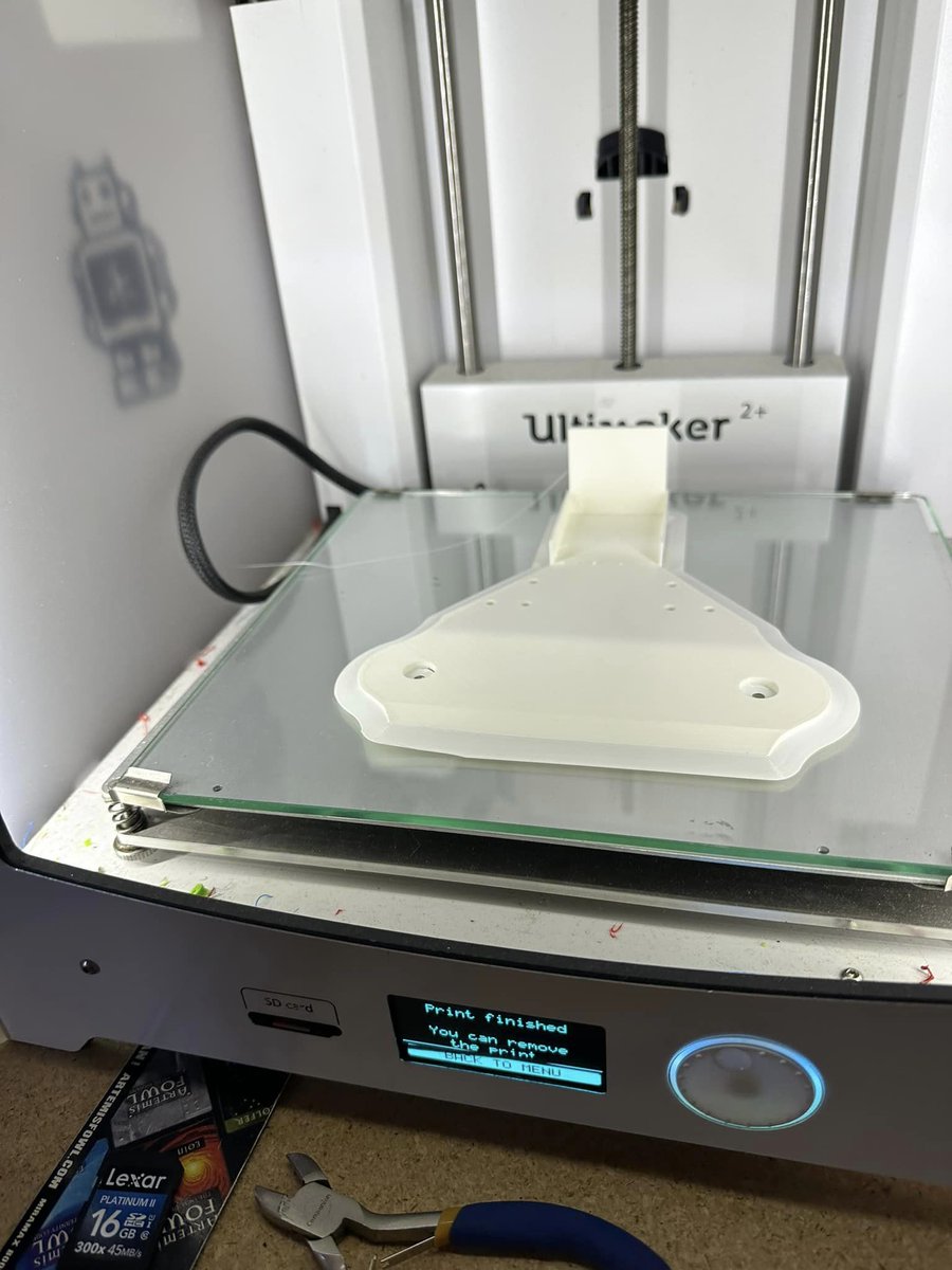 XBOT488's tweet photo. learning how to design parts for 3D printing. The intake top took 30 hours! Will post photo of intake when support structure removed. https://t.co/WUavvY0pWE