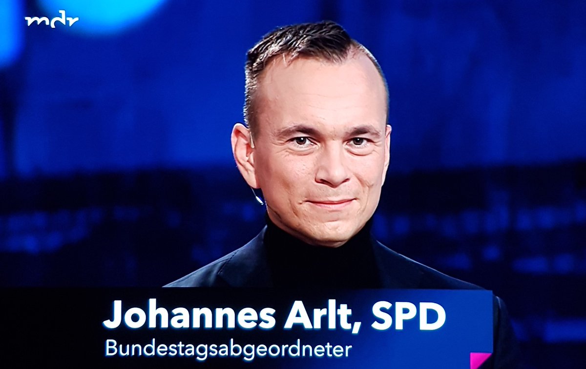 BerndHaake1's tweet photo. #SPD Bellizist #Arlt hetzt in "Fakt ist" im #mdr dümmlich von einem angeblich nahen Angriff #Russland's auf #Europa. Er ist für die Stationierung von atomar bestückbaren #US Mittelstrecken #Erstschlagwaffen in #Deutschland. "In 5 min könnten russische Raketen einschlagen." https://t.co/bxaqWDtoXB