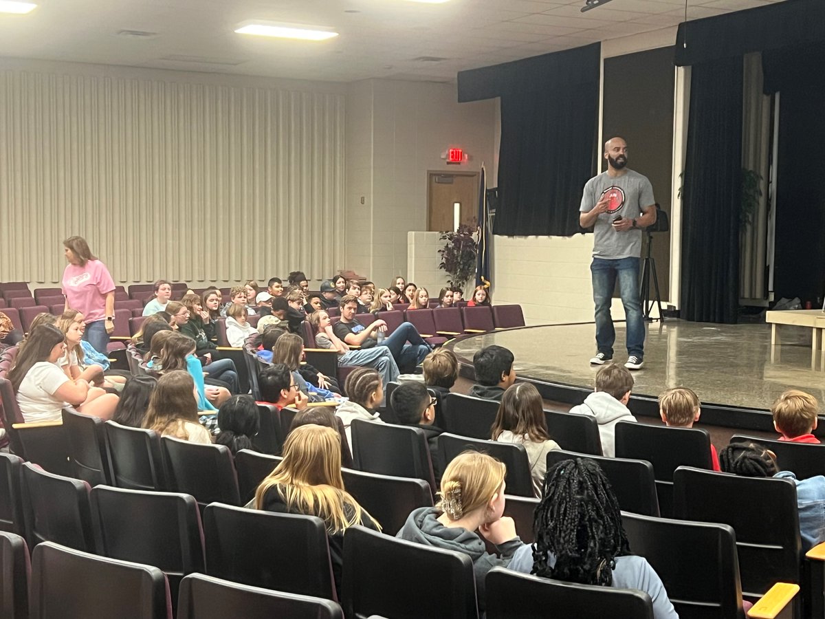 🎉 October is National Principals Month, and throughout the rest of the month, we will be spotlighting some of our incredible leaders! First up is Johnathan Lynk, Principal of Oregon Trail Middle School!

🍎 Mr. Lynk is in his 3rd year as principal, and he shares, "I couldn’t be