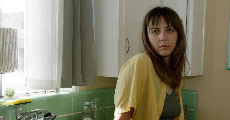 mindiesblog's tweet photo. En ‘Electric Bouquet’, Anna McClellan (@annnamcclellan) teje un paisaje sonoro donde la nostalgia y el autodescubrimiento se unen en una narrativa cruda y cautivadora. Esta es la entrevista que mantuvimos con ella. @TerrorbirdMedia @fatherdaughter