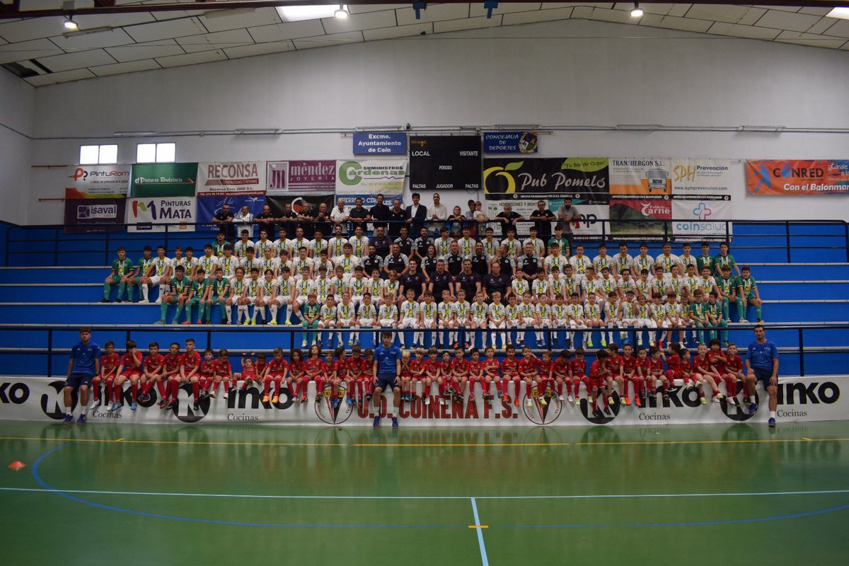 udcoinfs's tweet photo. Carrusel de fotos de nuestra presentación
TEMPORADA 24/25⚽️💪🏻

Gracias a todos y cada uno de los componentes de este gran club, desde cuerpo técnico, jugadores, patrocinadores y por supuesto afición, por hacer que año tras año todo esto sea posible. https://t.co/yWknhamw2l