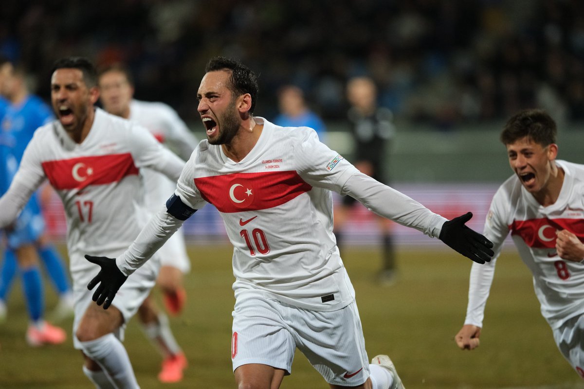 İzlanda deplasmanında kötü zemine rağmen 1-0 geriden gelip 4-2 galip gelmesini bilen Milli takımı yürekten kutluyorum .
🇹🇷🇹🇷🇹🇷
#MilliTakım 
#BizimCocuklar
👏👏👏🇹🇷🇹🇷