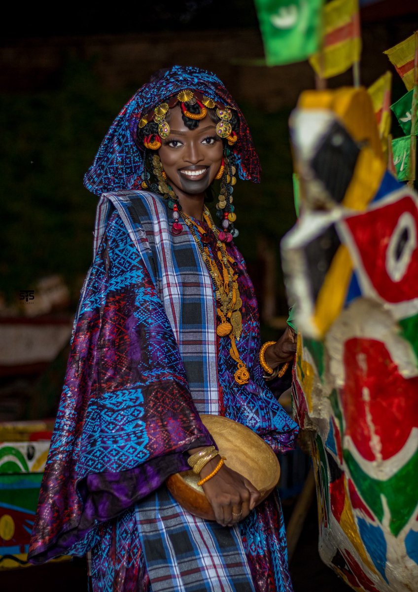 steven_j180's tweet photo. Immerse yourself in the warmth of the smiling cost of Africa by exploring the Wolof people's diverse traditions. 

Miss Mam Jarra is a glory of the Wolof culture, an African beauty and a Queen in her homeland - The Gambia.
#stspictures https://t.co/t1sSfs0JJ0