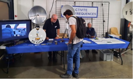 Saturday it was #SudExpoRadio strong attendance at the exhibition as well as at the "hyper" stand, let's hope that new microwavers will be born !