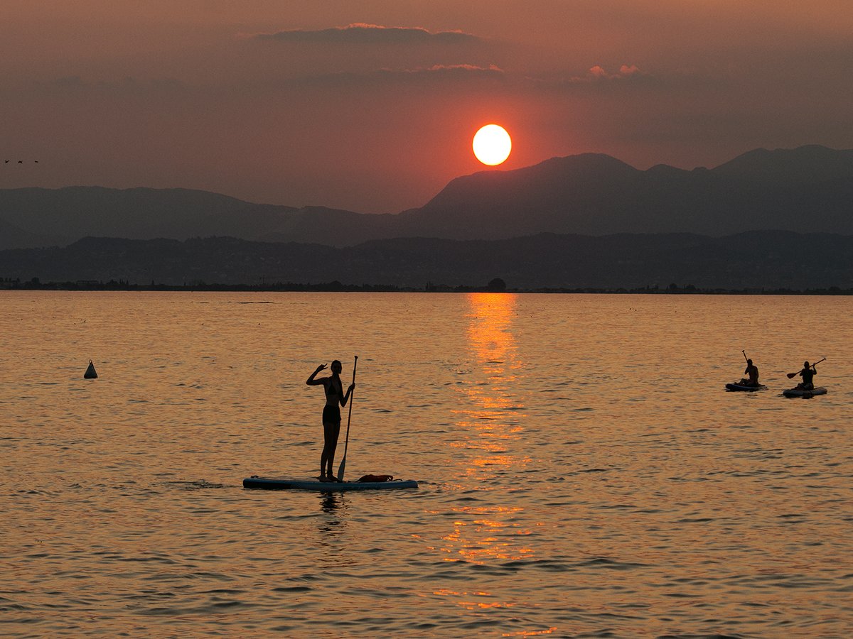DorkingCamera's tweet image. Our 1st print comp of the year. The judge Tim Morland had 49 images to browse. Club class entries scoring 9 went to: @Callum75: Corfe Castle at Dawn &amp;amp; Julia Forsyth: New Born. 9.5 went to: @Callum75 Meet me at sunset &amp;amp; Helen Bannan_Portrait of an Eurasian Eagle Owl  🧵1/5