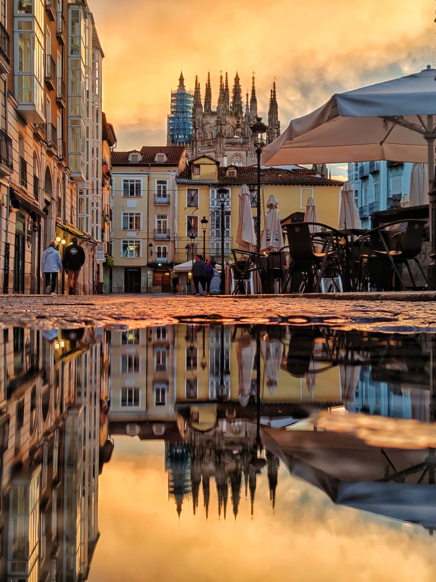 Reflejos en #Burgos 
Por Juan José Asensio Gonzalez 
<a href="/asensio_juanjo/">JUAN JOSÉ ASENSIO</a>
#Burgosenelmundo te muestra 
#Burgospordescubrir un #BurgosDestinodeEnsueño en #BurgosTeEspera #BurgosParaiso