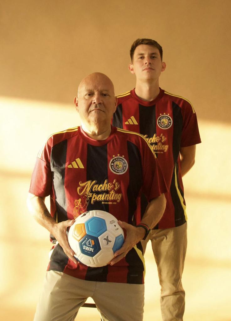 SoCalPremier's tweet image. La Familia FC debuted its new @adidas kits - sponsored by Nacho's Painting - this weekend in a 6-0 win!

Here's team owner Steven Rodriguez, left, and captain Maxwell Rodriguez 💪

#SWPL ⚽️