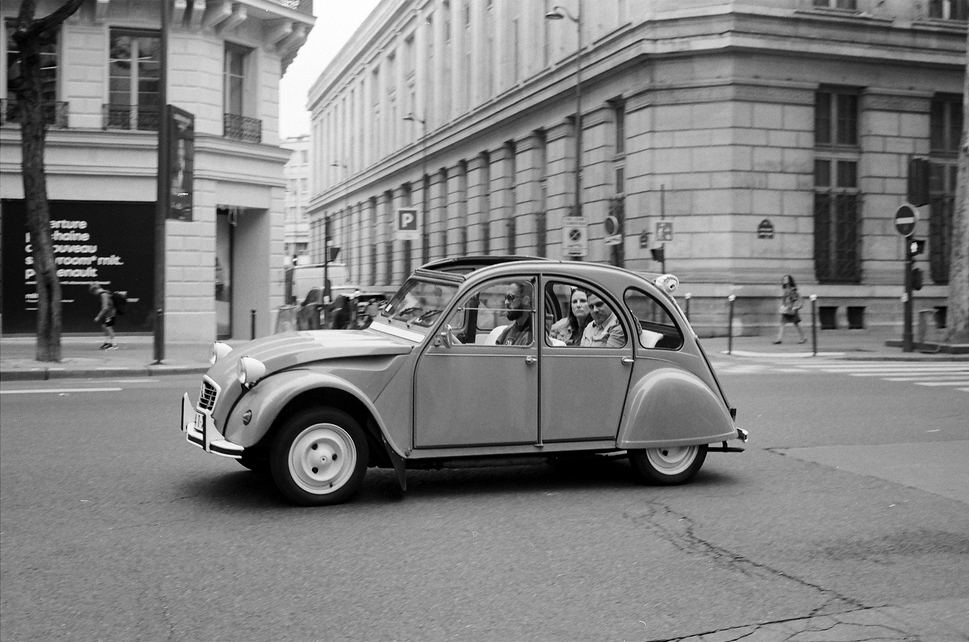 dufour_l's tweet photo. La vie c'est mieux en 2CV - Please support my instagram feed @laurent.dufour.paris - #2024 #24x36 #2CV #3x2 #AnalogPhotography #Analogique #Argentique #BlackAndWhite #BlackandWhiteFilm #CanonEOS1V #Couple #Eté #Europe #EZController #FilmNoiretBlanc
https://t.co/NMYDRhbyoF https://t.co/CB6Dc4Lryz