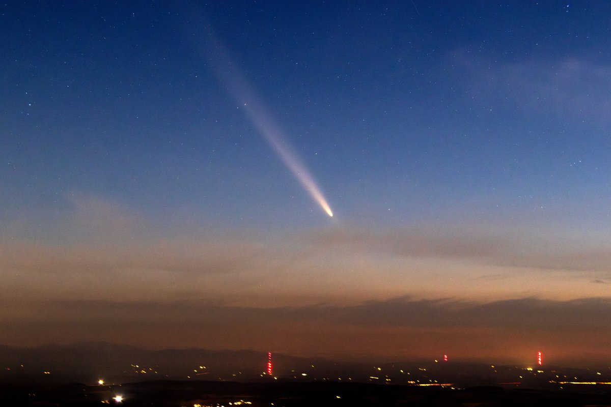 Michael Brady (@mbnewcastle) on Twitter photo Took this tonight of Comet C/2023 A3 (Tsuchinshan-ATLAS) taken over Hartside Pass, <a href="/NorthPenninesNL/">North Pennines National Landscape</a> #Cumbria <a href="/BBCStargazing/">BBC The Sky at Night</a> <a href="/Ross_Hutchinson/">Ross Hutchinson</a> Took this tonight of Comet C/2023 A3 (Tsuchinshan-ATLAS) taken over Hartside Pass, <a href="/NorthPenninesNL/">North Pennines National Landscape</a> #Cumbria <a href="/BBCStargazing/">BBC The Sky at Night</a> <a href="/Ross_Hutchinson/">Ross Hutchinson</a>