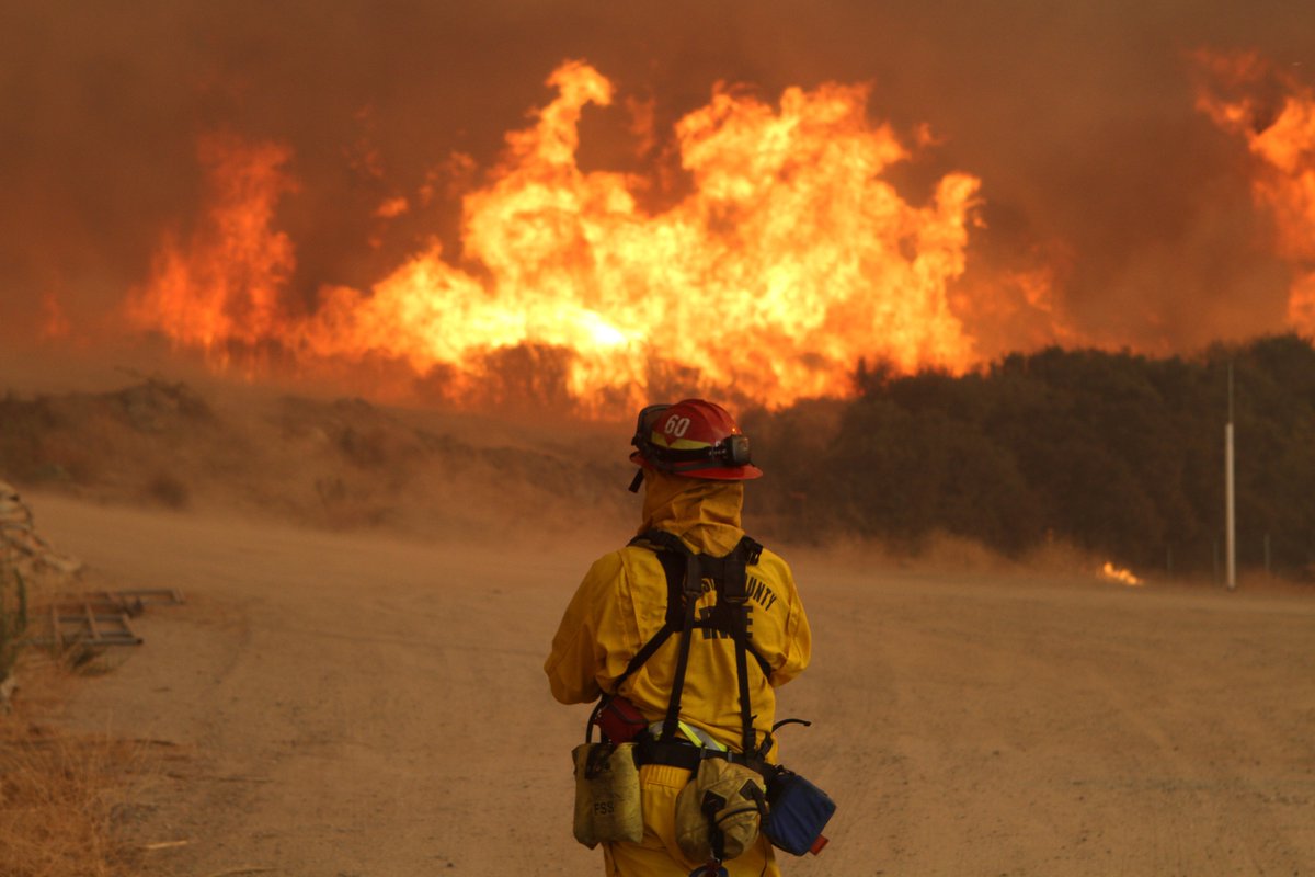 Increasing confidence in moderate-strong north wind event across parts of SW Calif on Fri. With drying expected, looking for elevated to possibly critical fire weather conditions.  New fires may have rapid fire spread/extreme fire behavior. Photo-Jeff hall #LAWeather #cawx
