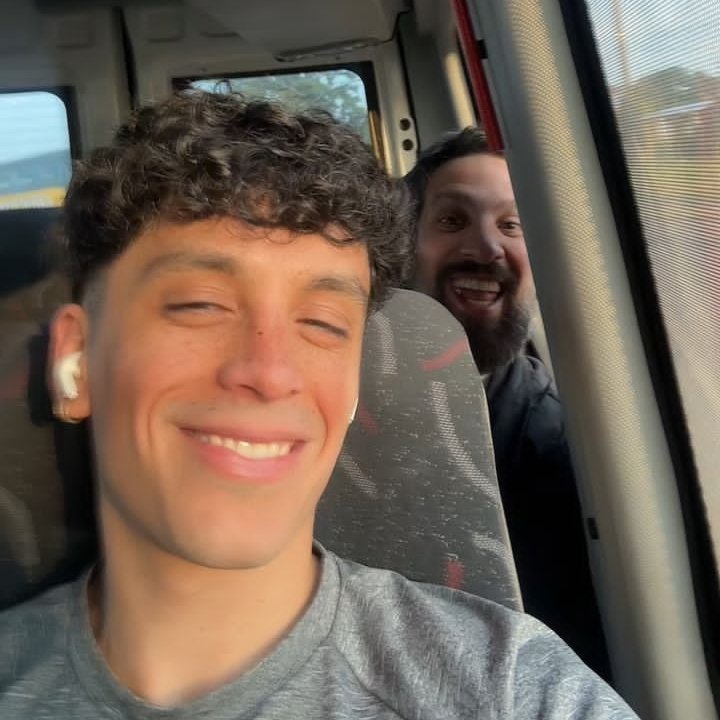 Verte  con esa sonrisa y q estes cumpliendo tus sueños es hermoso t mereces todo lo lindo valdi t amo 💖🥺
 @nicovaldi_  con q vos estes feliz es suficiente para mi  💖