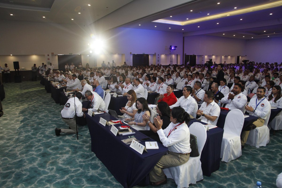 CarlosAceves_'s tweet photo. 👥✨Participé en la inauguración de la 1ª Convención Nacional «Sindicalismo Responsable, Progresista y Democrático: Reflexiones y Estrategias de Acción» 📊 organizada por la Federación de Trabajadores de la @CTM_Coahuila, que encabeza @Tereso_Medina. 🤝 https://t.co/kSPEW6FxxX