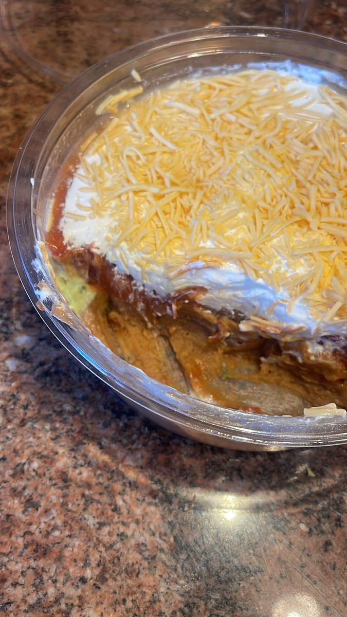fobri4's tweet photo. Hey @RojosAutentico my dada and I noticed today that your “5 layer dip” is actually 2 layers bc all but the outside ring is just sour cream and bean dip. Complete false advertising😡😡. https://t.co/xBqyuXKGtO