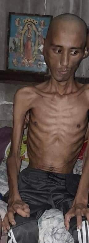 🚨 LA FGR LO ACUSÓ FALSAMENTE DE SER MARERO DE LA 18.

El joven Saúl Castillo trabajaba en el FOVIAL, lastimosamente por una llamada anónima lo llegaron a capturar a su casa. Estuvo dos años detenido, el director del penal de Izalco, al ver que iba a morir (así como está en la