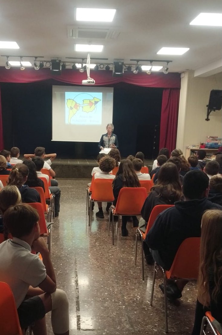 Aquest matí, l’alumnat de 5è i 6è ha assistit a la xerrada de la Teresa Casals d’ <a href="/amicsdefundase/">Amics de Fundase - Bolívia</a>. Ens ha explicat la tasca que fan a la població de El Alto de Bolívia 🇧🇴 amb infants i joves en situació desfavorable. #PrimariaSagratCor #Domund2024 #escolacristiana