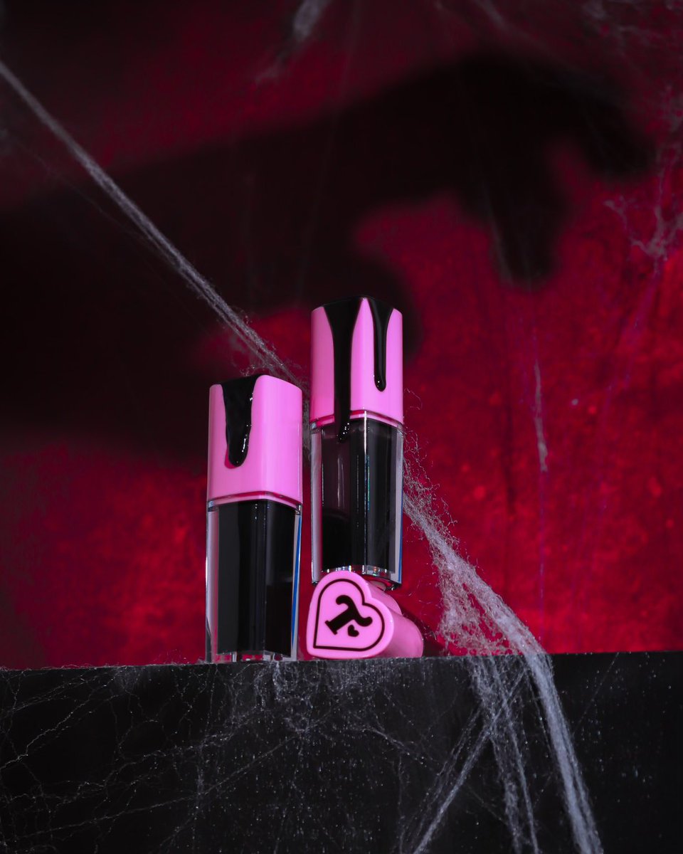 trixiemattel's tweet photo. back in black. FEATURE by @TrixieCosmetics 💄 https://t.co/5APd154sCE
