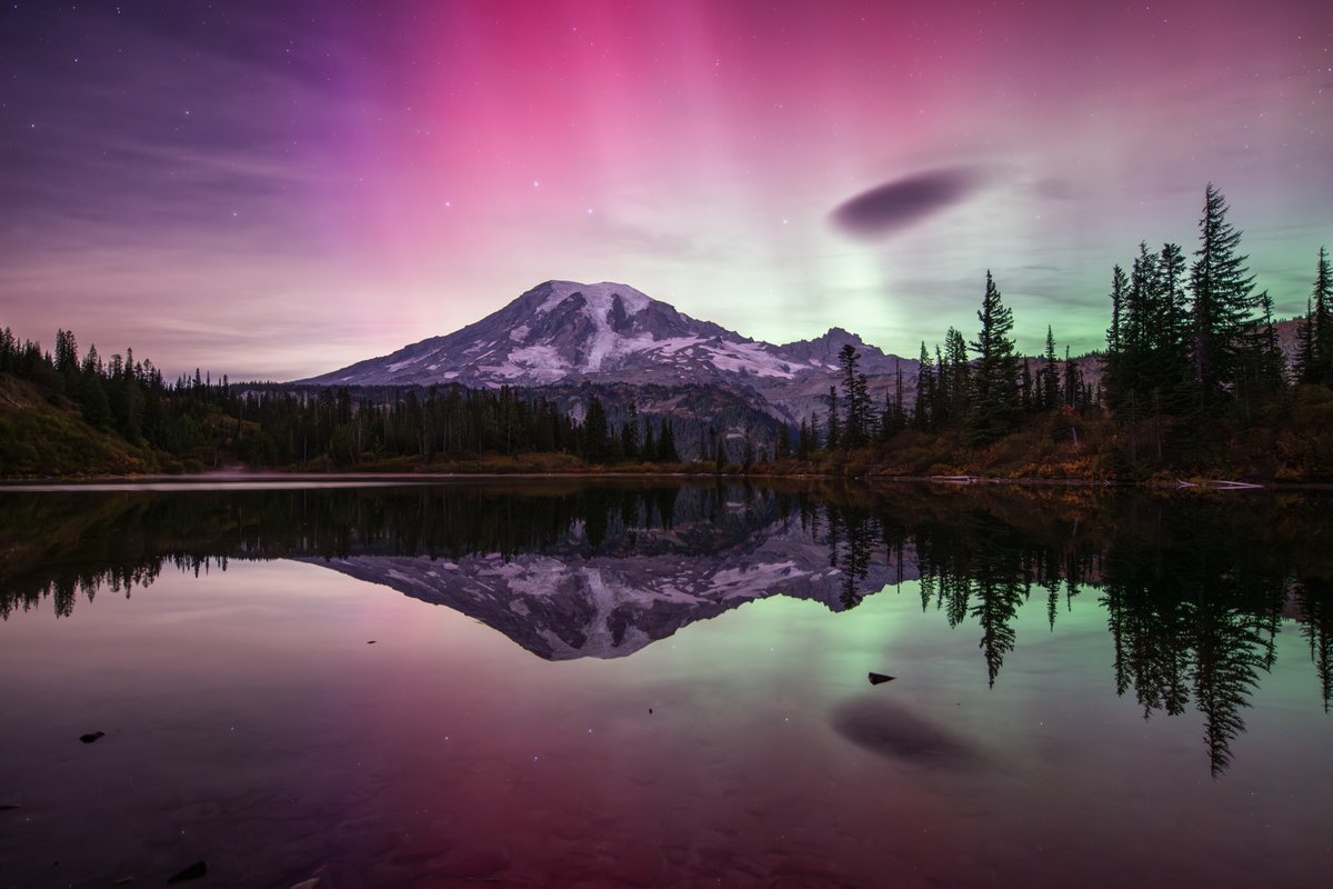 Mount Rainier aurora show from last week.