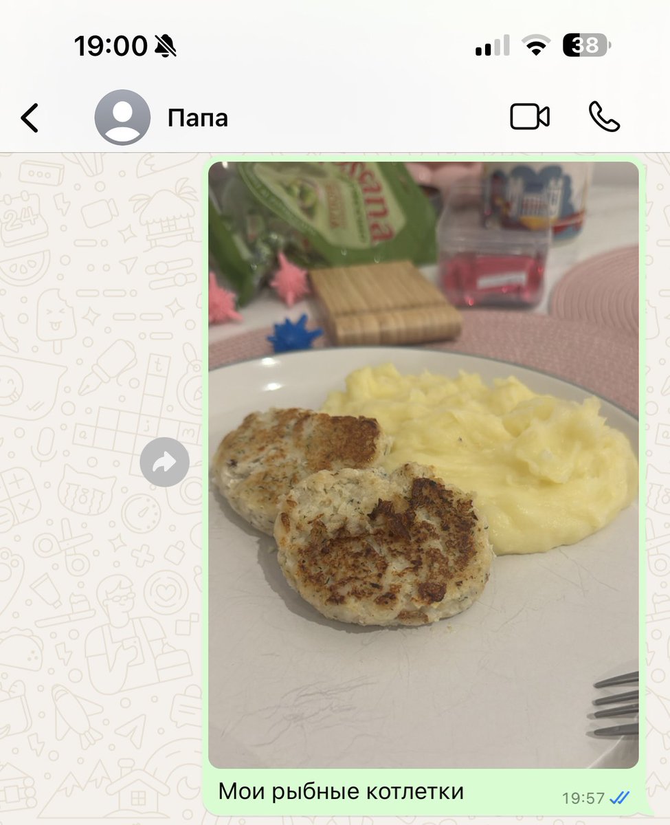 _arinarinaa_'s tweet image. Переписки с папой 
Только в эмиграции начала много готовить русской, такой столовской еды 
#готовимдома #эмиграция #Russian