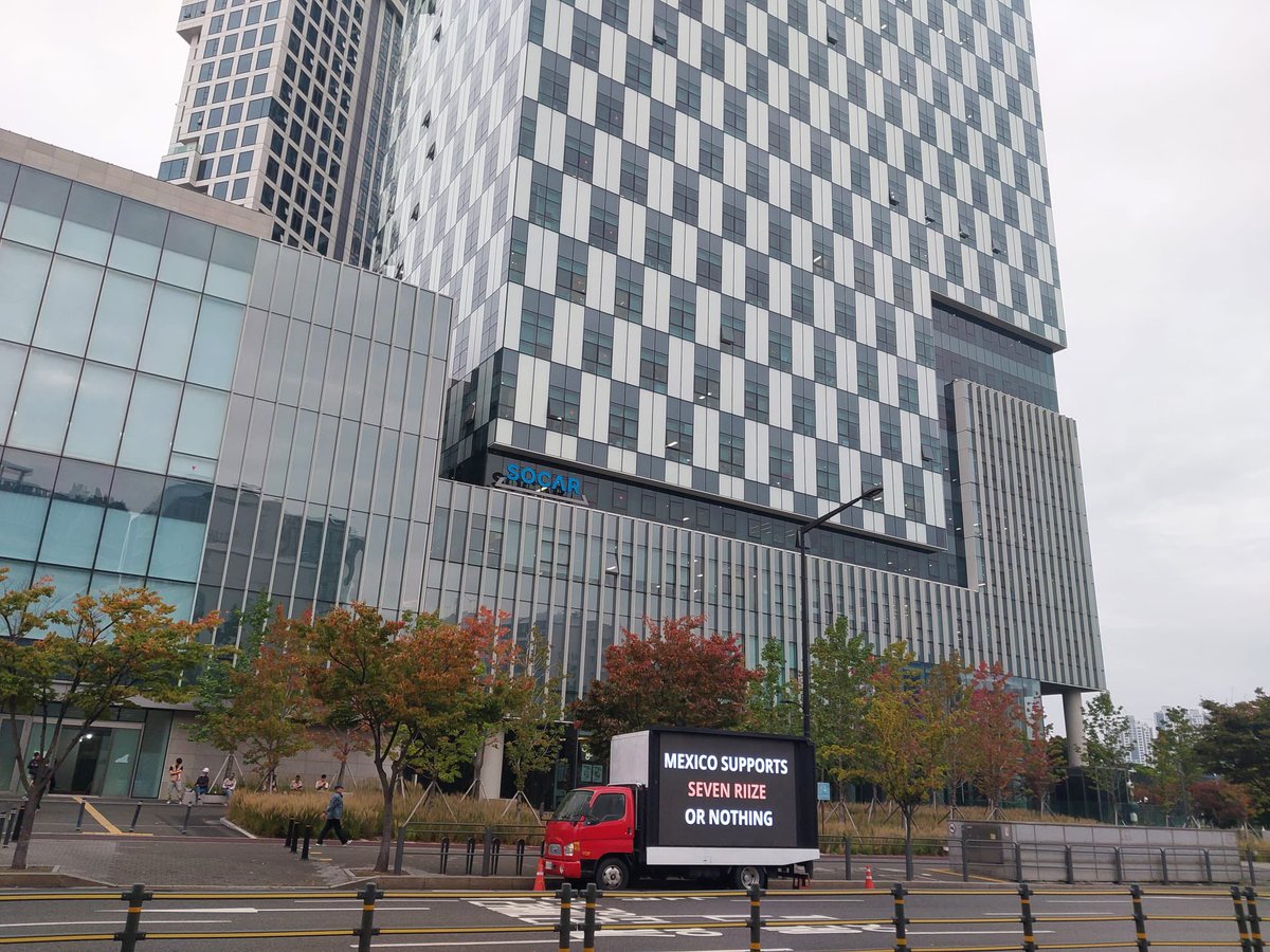 tyongigi's tweet image. SUPPORT TRUCKS FOR #SEUNGHAN AND #RIIZE FROM MEXICO AND LATAM HAVE ARRIVED IN FRONT OF THE SM BUILDING 😭‼️🙌📣 

#JUSTICE_FOR_SEUNGHAN 
#AlwaysWithSeunghan 
#SMSupportsBullying 
#SEUNGHAN #홍승한
#2024MAMAVOTE