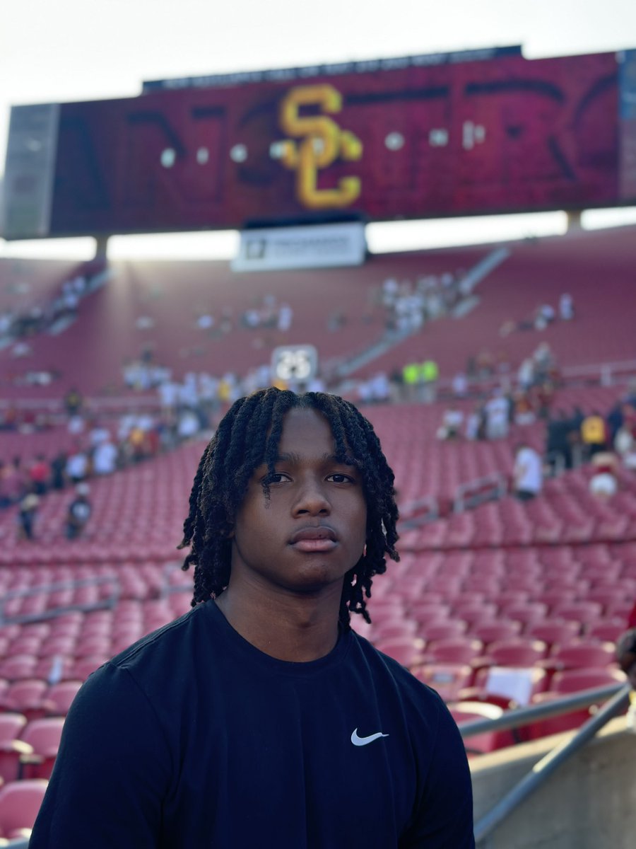 LarellParker's tweet photo. Thank you @uscfb for the visit this past weekend. Had a great experience and grateful for the opportunity. 🔴🟡
#b13ssed #studentath13te
@LincolnRiley @CoachSimmonsSC @CoachZachHanson @BlairAngulo @BrandonHuffman @GregBiggins @mdcrusadersfb https://t.co/3KI4RZHs0y