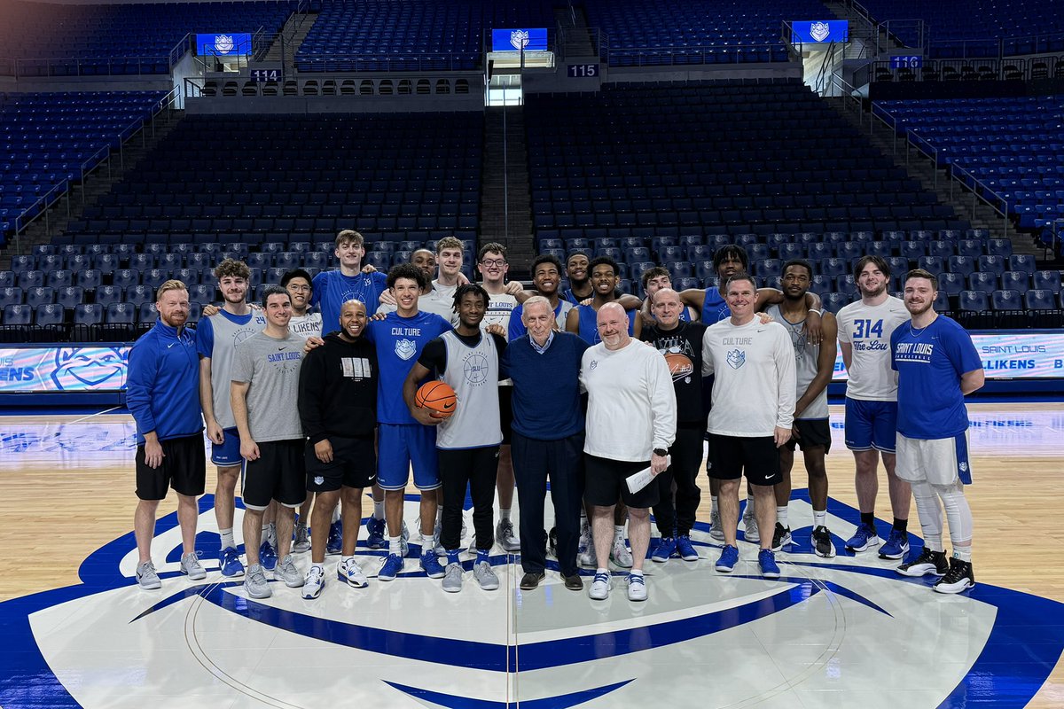 SaintLouisMBB's tweet photo. It was great to have Coach Grawer in the house for practice this afternoon!

#SLUForTheLou https://t.co/QNZeELJjuy
