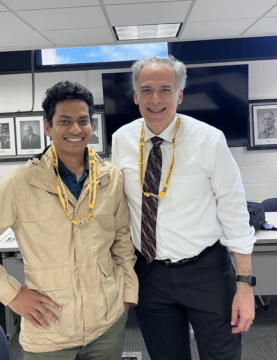 Had a wonderful time chatting with &amp; listening to the stories of Dr Hernandez (<a href="/EveryWhereChem/">Rigoberto Hernandez</a> ). 
He is a true leader of science who honestly values diversity &amp; is trying to remove bias in the system. 
He is also the  president-elect of <a href="/AmerChemSociety/">American Chemical Society</a> . Please vote if you can.