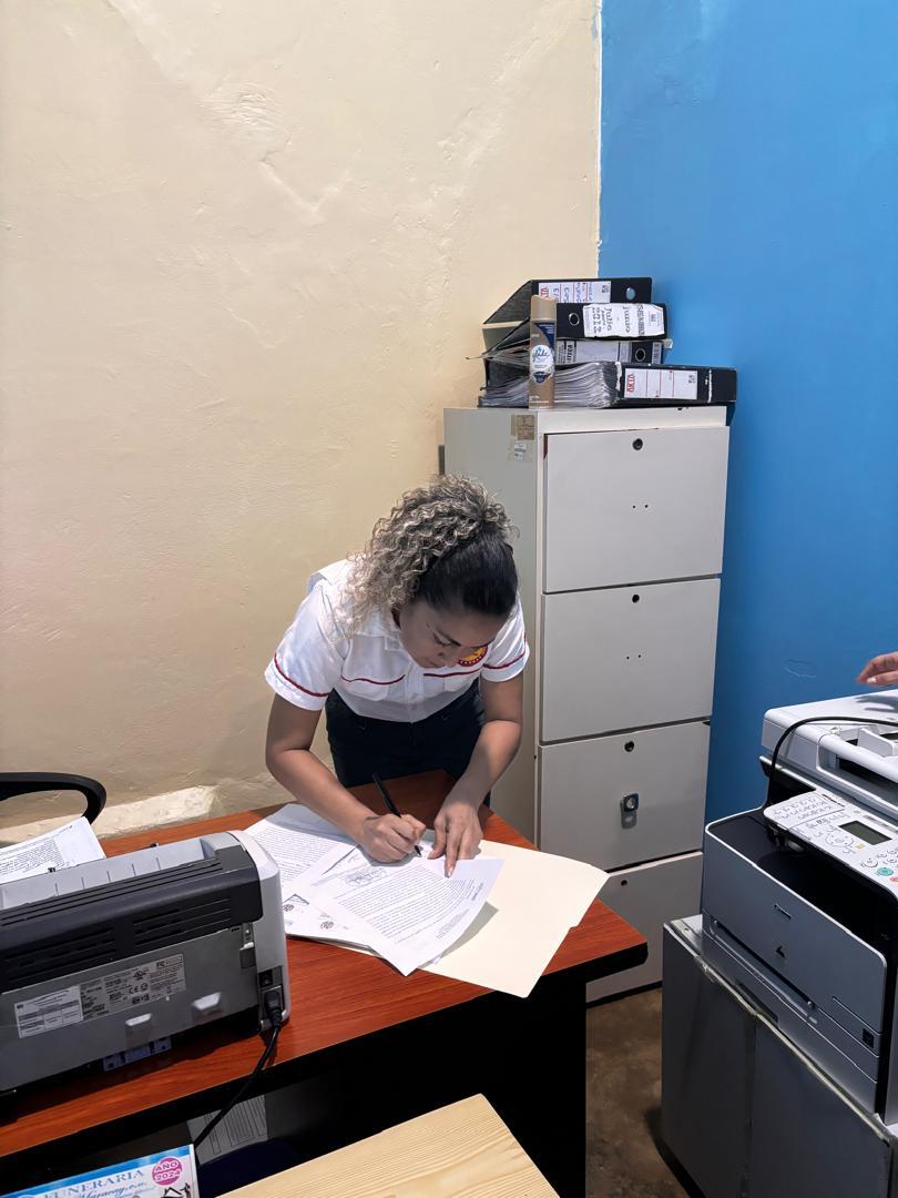 Entrega de informe definitivo a Secretaría del Concejo Municipal de Bruzual por parte de la Contralora del Municipio Dra. Karina Montes , Dir.Control Posterior Abog. José Ramírez y