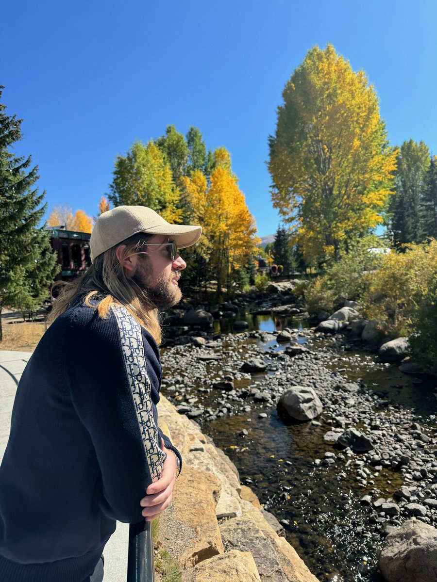 I've made over $300 a day on YouTube for the past 7 years. The crazy part? I don't make any of the videos myself.

I outsource it to a team of production freelancers overseas. Want the full guide?

Comment 'Send' and I'll dm it to ya! (must follow)