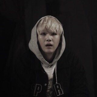 sweettiny22's tweet photo. شما افسردگی ندارید 
فقط دلتون برا یونگی تنگ شده
@BTS_twt https://t.co/zfWOn2a8n2
