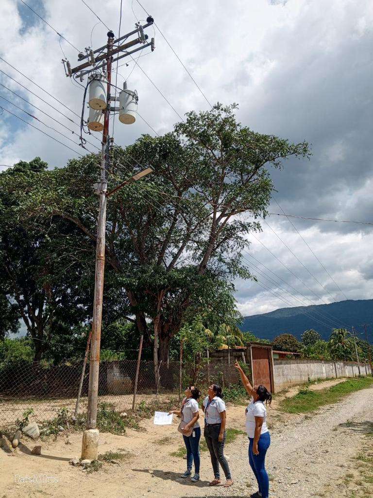 La CMMB realiza trabajos de supervisión a proyecto ABC de Electrificación en la Comunidad Don Juan Canepe en Bruzual.

Siguiendo directrices de la Contralora Municipal Dra Karina Montes y bajo lineamientos del Contralor General de la República Dr Jhosnel Peraza Machado
