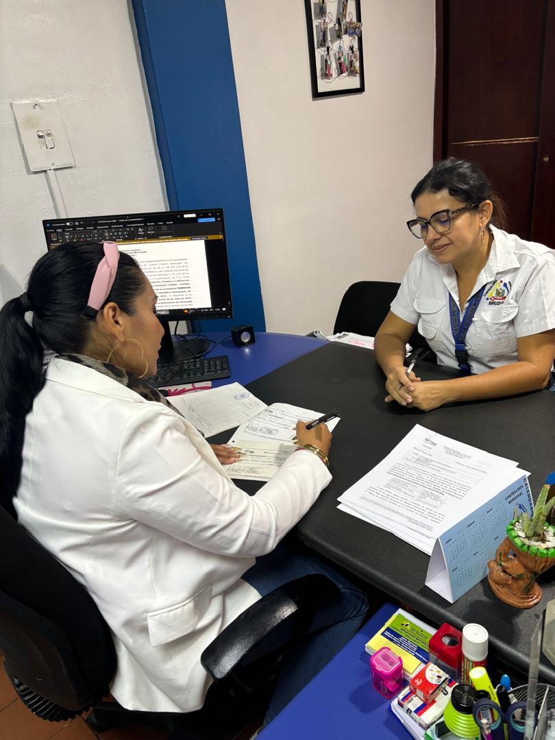 cmbruzual's tweet photo. Reunion de la Contralora  Municipal Dra. Karina Montes con la Lcda. Sara Pérez Dir. RRHH, con la finalidad de revisar y aprobar las solicitudes de nuestros trabajadores https://t.co/12xArgBseh
