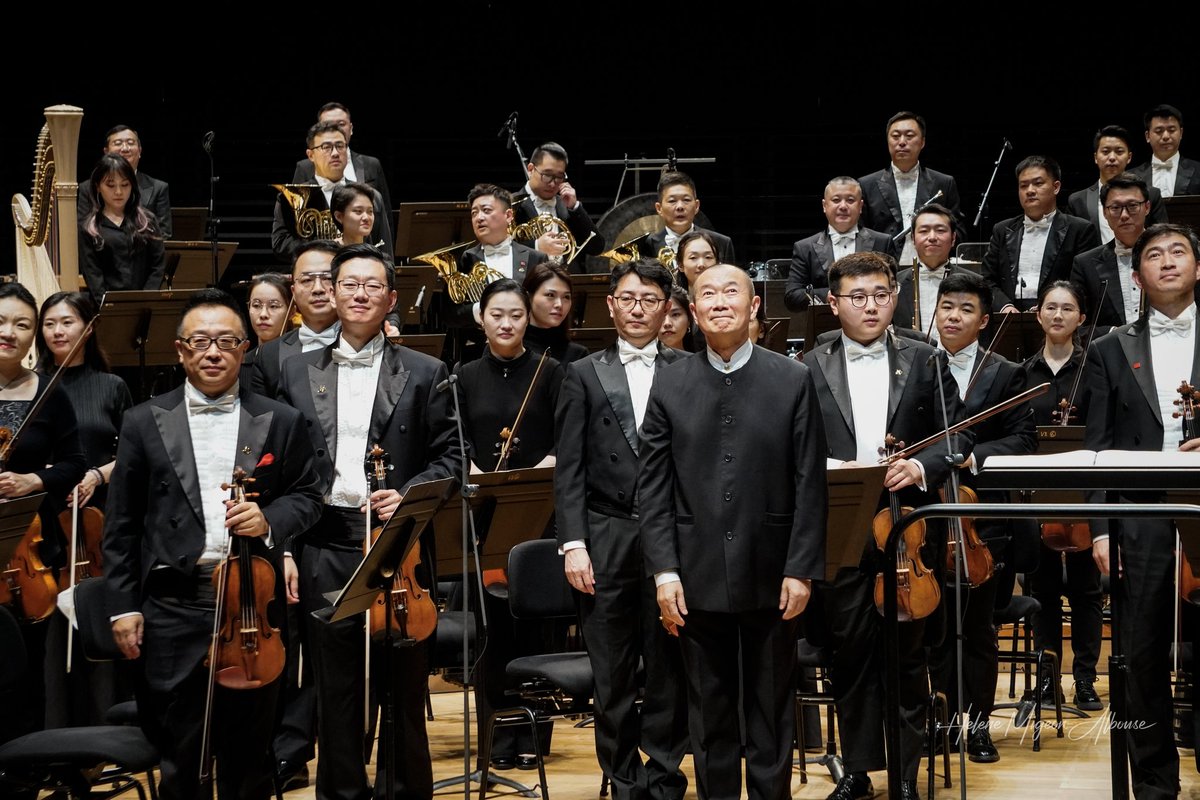 helene_mahln's tweet photo. 🎶 Bravo #ChinaNationalSymphonyOrchestra conducted by @TanDunMusic with #LiyaPetrova, #LiseBerthaud & #LiuWenwen for this wonderful #concert at the @philharmonie de #Paris.
🎼 #Ravel, #Mozart, #Stravinsky, #TanDun & #RenTongxiang.
📷 @helene_mahln - 2024 oct.14
#ClassicalMusic https://t.co/pflHCVg0gF