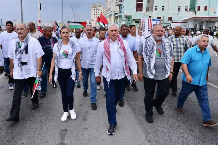 🔴🟠🟢🔵 | El presidente <a href="/DiazCanelB/">Miguel Díaz-Canel Bermúdez</a> marcha por el cese del GENOCIDIO 🆚 el pueblo de Palestina. #FreePalestine 🇵🇸.