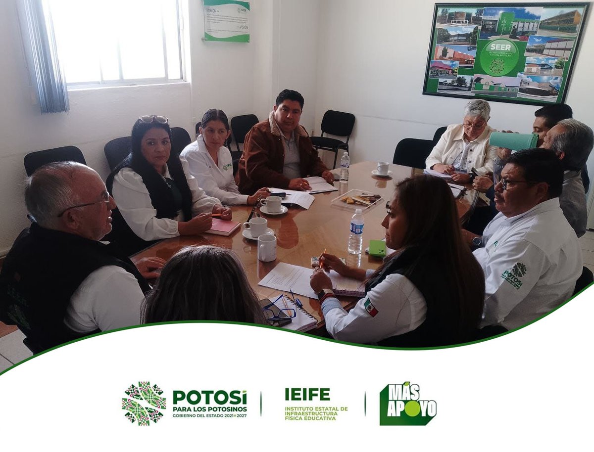 Estataleduc2127's tweet photo. La Directora General del Instituto Estatal de Infraestructura Física Educativa SLP Lic. Martha Alicia Martínez Pérez en reunión de trabajo con Crisógono Sánchez Lara, Titular del Sistema Educativo Estatal Regular (SEER)

#En2024MásApoyo
#IEIFE
#PotosíParaLasyLosPotosinos https://t.co/4cb4kDyT38