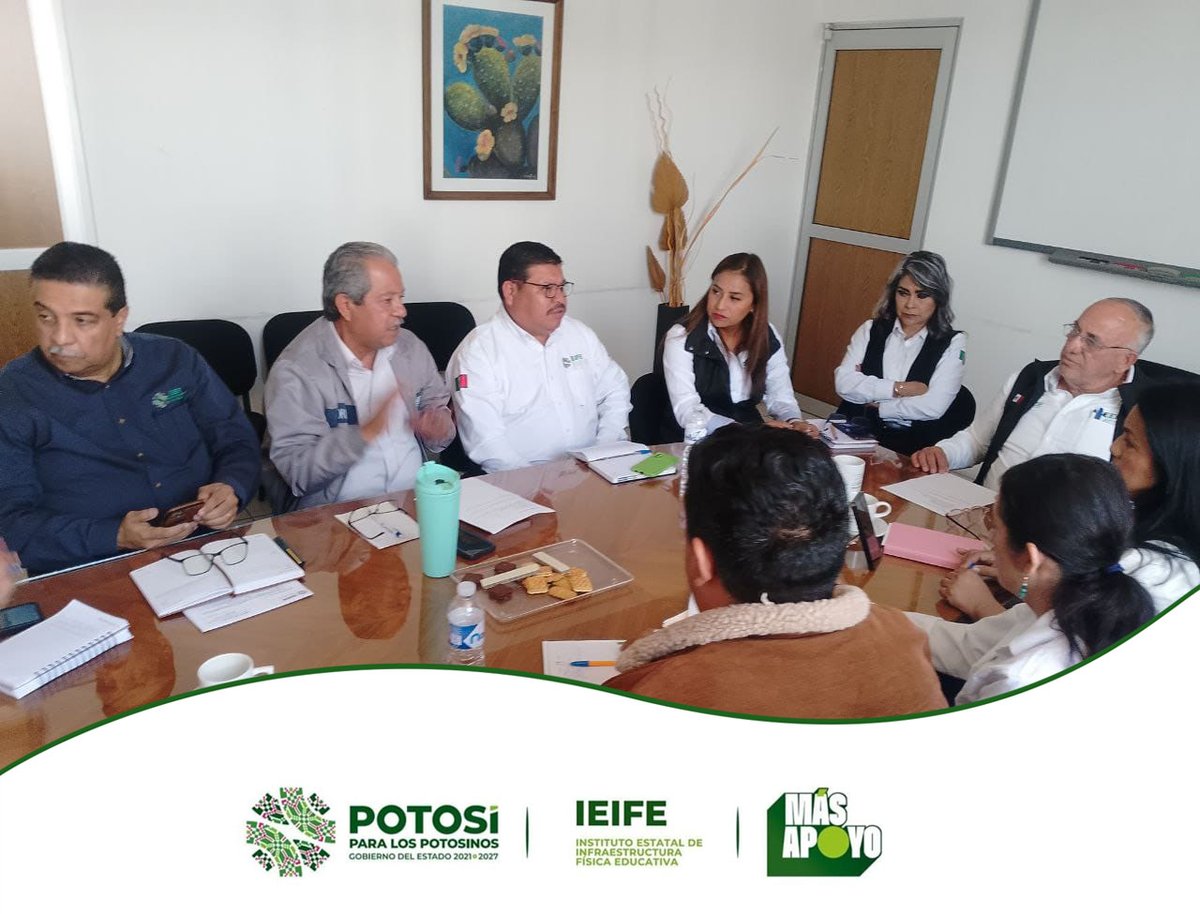 Estataleduc2127's tweet photo. La Directora General del Instituto Estatal de Infraestructura Física Educativa SLP Lic. Martha Alicia Martínez Pérez en reunión de trabajo con Crisógono Sánchez Lara, Titular del Sistema Educativo Estatal Regular (SEER)

#En2024MásApoyo
#IEIFE
#PotosíParaLasyLosPotosinos https://t.co/4cb4kDyT38