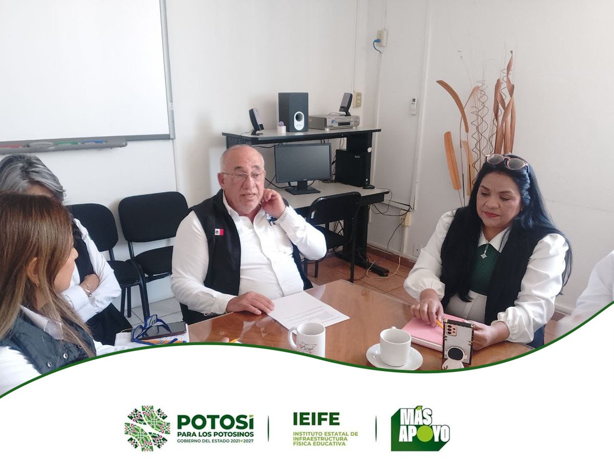 Estataleduc2127's tweet photo. La Directora General del Instituto Estatal de Infraestructura Física Educativa SLP Lic. Martha Alicia Martínez Pérez en reunión de trabajo con Crisógono Sánchez Lara, Titular del Sistema Educativo Estatal Regular (SEER)

#En2024MásApoyo
#IEIFE
#PotosíParaLasyLosPotosinos https://t.co/4cb4kDyT38