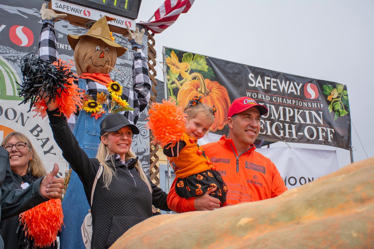 More shots from the winning moment 🎃🎃🎃 Congratulations to Travis Gienger for taking home a 4th championship win at the 51st Annual Safeway World Championship Pumpkin Weigh-off! #pumpkins #pumpkinfest #pumpkinfestival #halfmoonbay #hmb #travisgienger