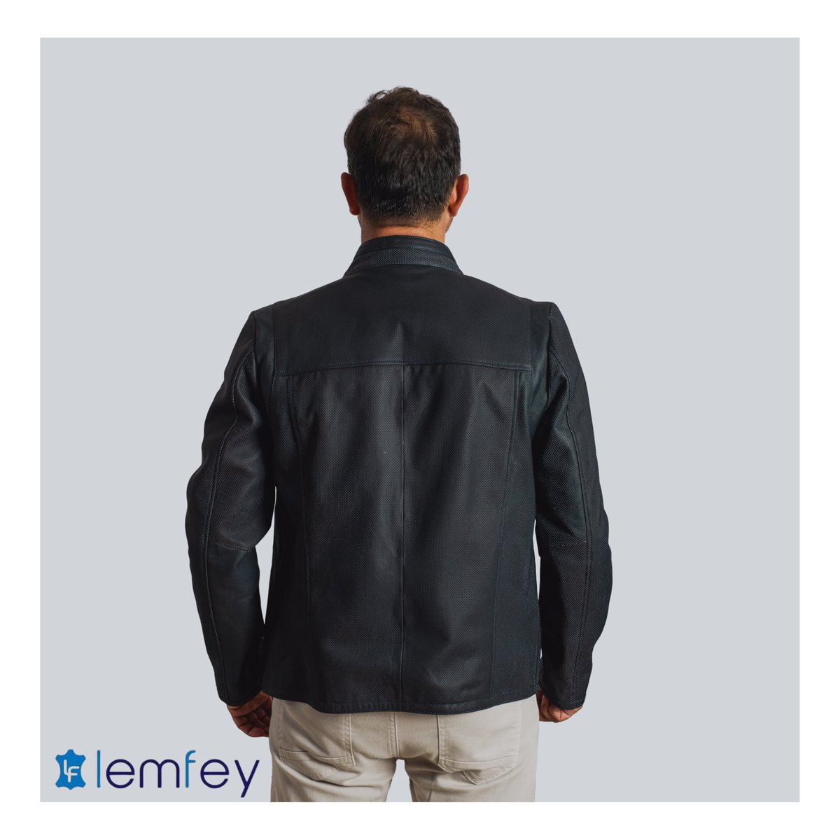 lemfeyofficial's tweet photo. Yeni sezonun en kaliteli ve rahat premium deri ceketleri Lemfey'de!

🧥

Santiago 5635 Erkek Deri Ceket

%100 kuzu derisinden imal edilen Santiago 5635 Erkek Deri Ceketi, fit giyim kategorisinde yer alan bir üründür.

Ayrıntılar için tıklayınız:

https://t.co/6BZBi7bwE0 https://t.co/ELltsRgJAX