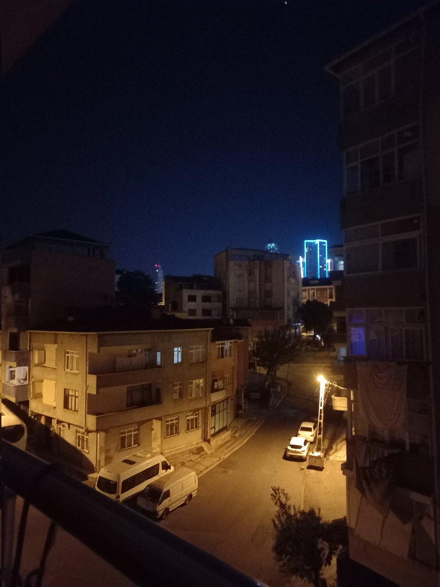 Ve sonra her şey bu balkonda başladı diyeceğim.