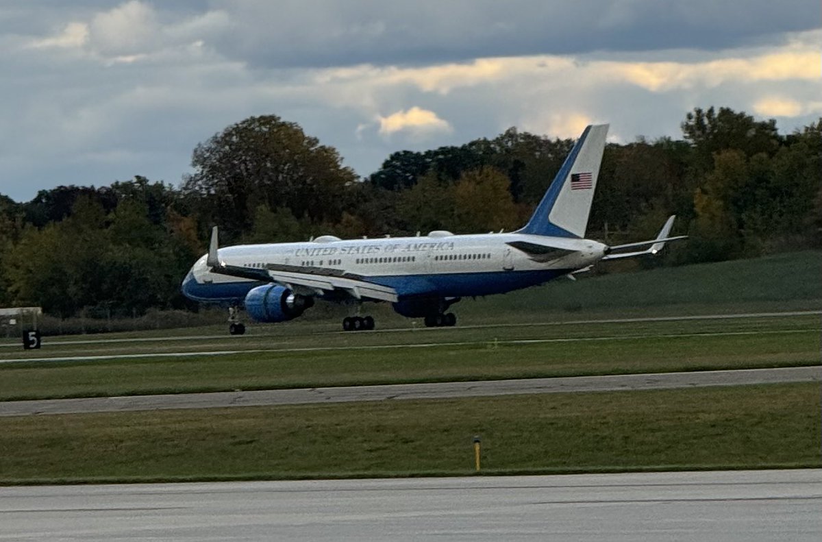 Air Force 2 landing at Erie International Airport moments ago!