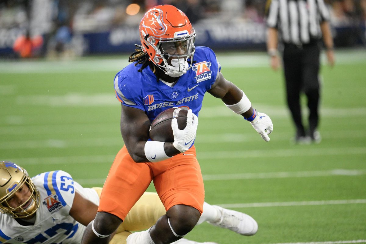 Ashton Jeanty is listed at 215lbs and Squatted 605lbs “Quite Easily” according to staff this year.

If you’re wondering why he’s so explosive… he possesses extremely high relative strength levels.

The name of the game is Mass Specific Force! 🙌🏻🔥