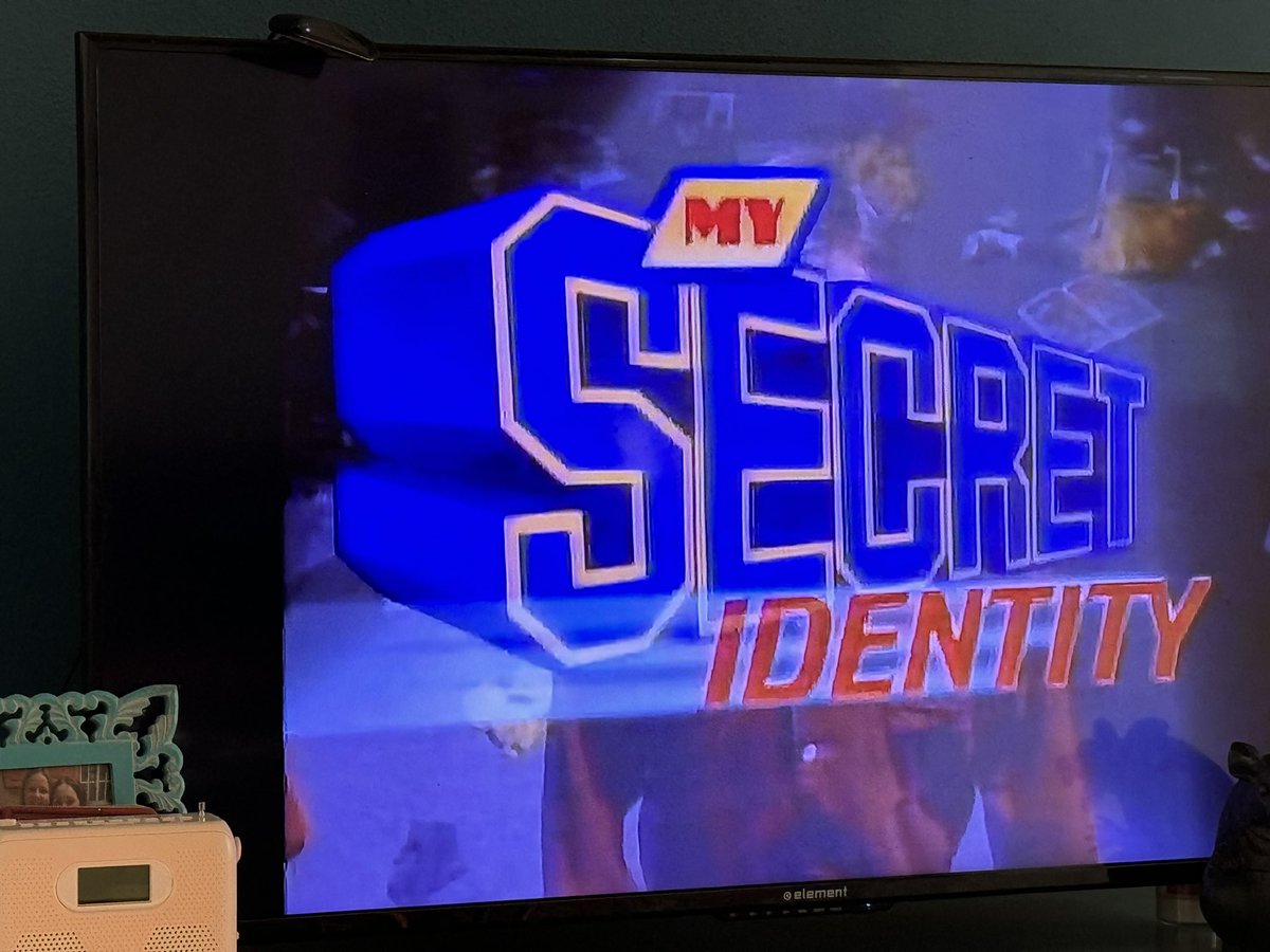 comicsand_'s tweet image. Making sure my teenage daughter gets some culture. @MrJerryOC #mysecretidentity