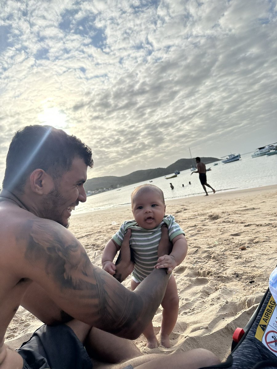 jv_silvaaa's tweet photo. minha primeira praia com papai🥰 https://t.co/yKdjLMjFuq