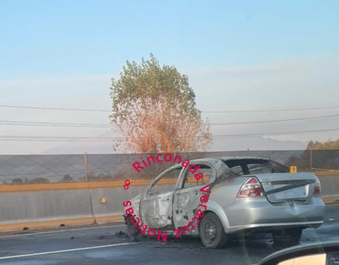 México Puebla...
Esta mañana, fueron localizados 3 cuerpos calcinados en un vehículo que fue incendiado, el cual fue abandonado sobre la  México-Puebla, a la altura del Arco de Seguridad en Santa Ana Xalmimilulco
#Cuerpos #Puebla #Mexico #SantaAna #ArcoDeSeguridad #Xalmimilulco