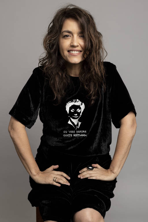 ZAMENZA's tweet photo. "Vale Tudo foi a novela da volta da democracia e ali falar mal do Brasil era revolucionário, hoje não é mais. Odete será diferente. Não só ela. Torcíamos para Heleninha beber, dançar e quebrar tudo. Hoje, sabendo que ela é doente, vamos torcer?" (Manuela Dias)

??????????? https://t.co/d69nPqdAbB