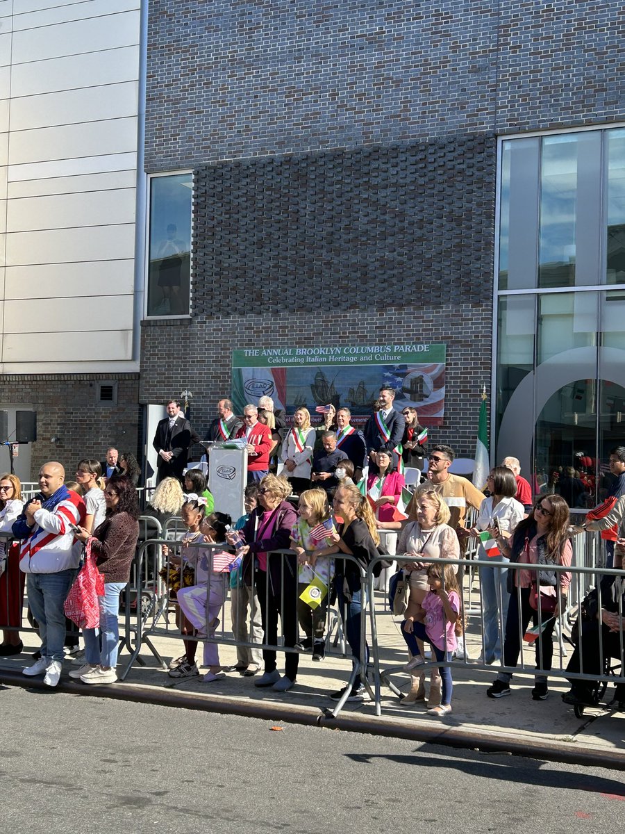 We are so proud to be part of the 42nd Annual Brooklyn Columbus Day Parade, hosted by FIAO Celebrating this special occasion with friends and families brings us immense joy. Our youth Lion Dance team showcased traditional Chinese culture.
#ColumbusDay2024